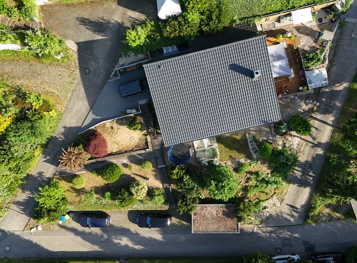 Casa unifamiliare modernizzata in una posizione naturale da sogno – vista libera – Grundstück