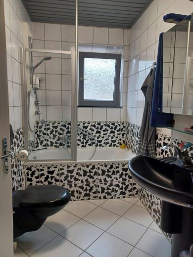 Bright 4-room apartment by Nuremberg City Park – Bad 1 / ca. 4,40 qm