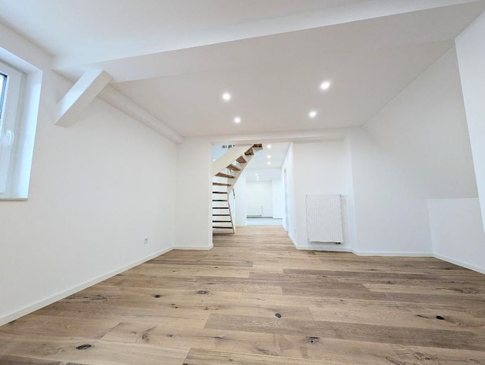 Sanierte Dachgeschosswohnung - Balkon, zum Einzug bereit - OHNE Provision – Foto 5