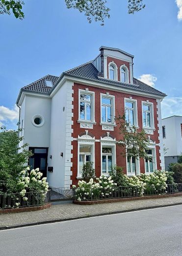 Representatief appartement in een historisch pand, met stijl & charme – KLINKERFASSADE ZUR STRAßE
