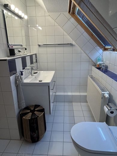 Come vivere in una casa: duplex ammodernato su due livelli con terrazza sul tetto e garage – Foto 5