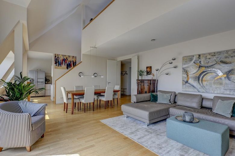 Über den Dächern von Schmargendorf – großzügige Maisonettewohnung mit Galerie & Dachterrasse – Wohn- Esszimmer 