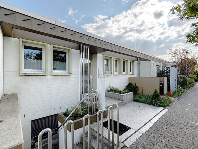 **RESERVIERT** Architektenbungalow + Einliegerwohnung + separate Büroeinheit in Feldrandlage von DA-Arheilgen – Foto 1