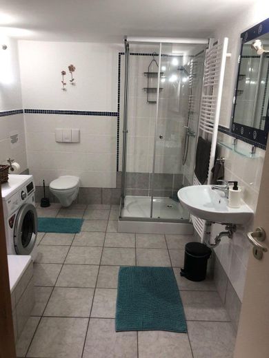 Möblierte Unterkunft Wohnung in Ilshofen Monteurunterkunft – Badezimmer