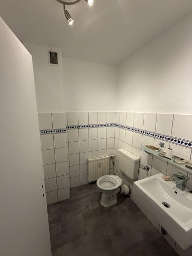 Schöne gepflegte helle Wohnung im 2.Obergeschoss – Badezimmer