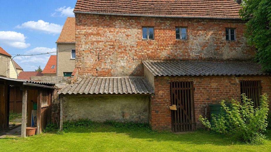 SENZA PROVVIGIONE|Storica proprietà di un fornaio con grande giardino e vicinanza al sito della Bundeswehr Holzdorf – Nebengelass
