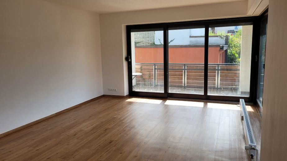 Güzel, aydınlık, yeni yenilenmiş 3 odalı daire – Wohnzimmer