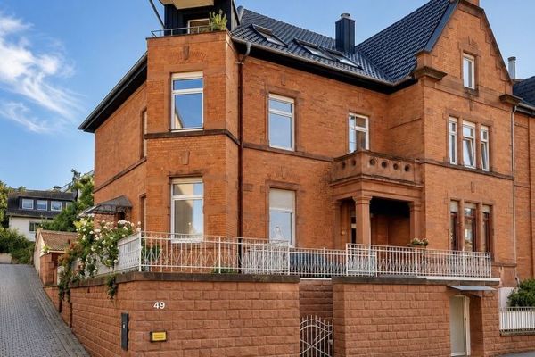 Gepflegte, schicke Altbauwohung mit Charme in Stadtnähe