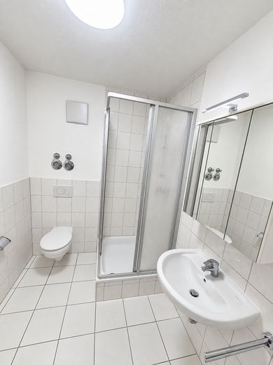 Fraîchement rénové & partiellement meublé – agréable appartement de 2 pièces à Wiesbaden – Badezimmer