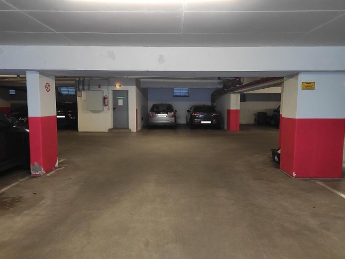 Yeni yenilenmiş çatı katı dairesi – Tiefgarage