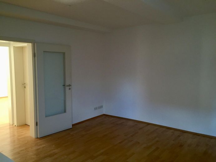 Altstadt-Stadthaus mit Mainblick, Dachterrasse, Mieteinnahmen & Ausbaupotenzial – provisionsfrei – Wohnküche - Wohnung 63 qm