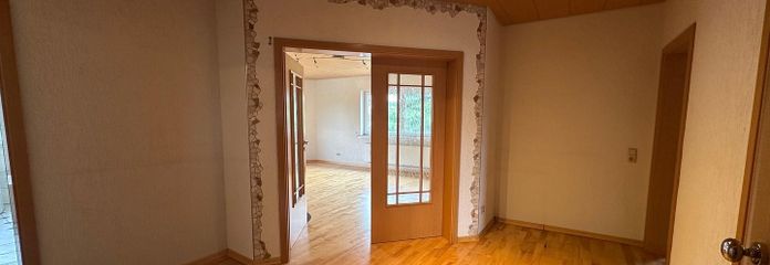 helle 4 - Zimmer Wohnung ab 15 Oktober zu vermieten