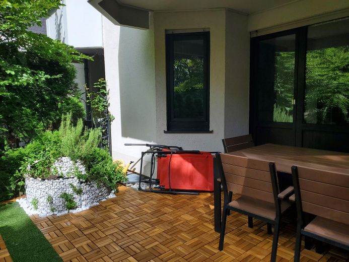 Apartamento amueblado con terraza soleada cerca del Havel, sin comisión – Foto 4
