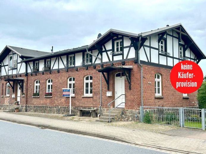 HORN IMMOBILIEN ++ charmantes Zweifamilienhaus in Klein Helle, nur 15 min bis Neubrandenburg – Foto 1