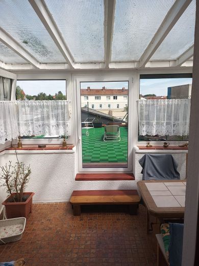 Stadthaus mit drei Ferienwohnung oder Monteuswohnung – Wintergarten mit Dachterrasse