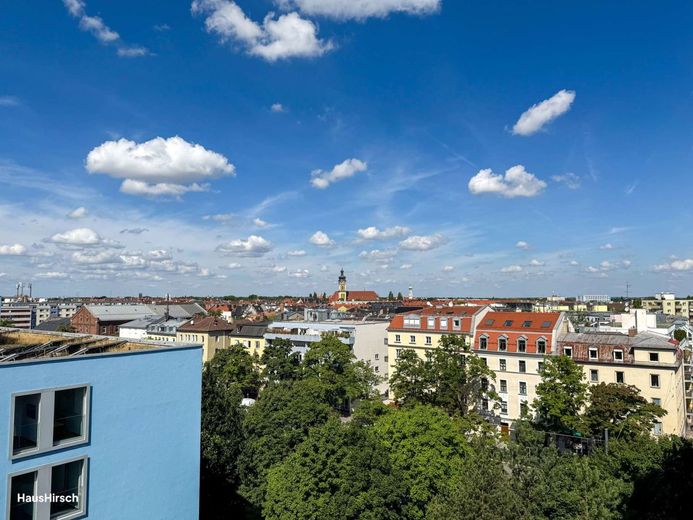 Stilvolle 3,5-Zimmer-Wohnung mit Loggia &amp; Alpenblick am Leonrodplatz über den Dächern Münchens – Ausblick Loggia