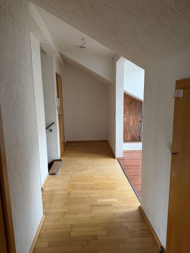 Schöne helle 97m2 große Maisonette Wohnung in Wiesloch-Baiertal – Flur DG