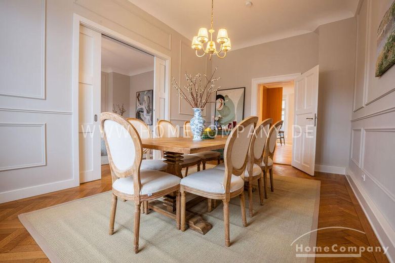 ***Klassische Eleganz in vollendeter Form – stilvoll sanierte Altbauwohnung mit Balkon in Bestlage Altbogenhausen – eb83232352c5db3472a4237c57dad6538fb6e363.jpg