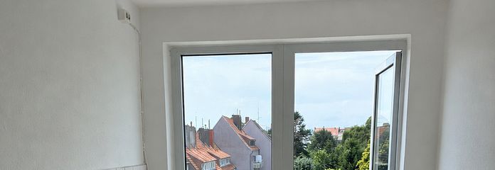 Küche mit Zugang zum Balkon