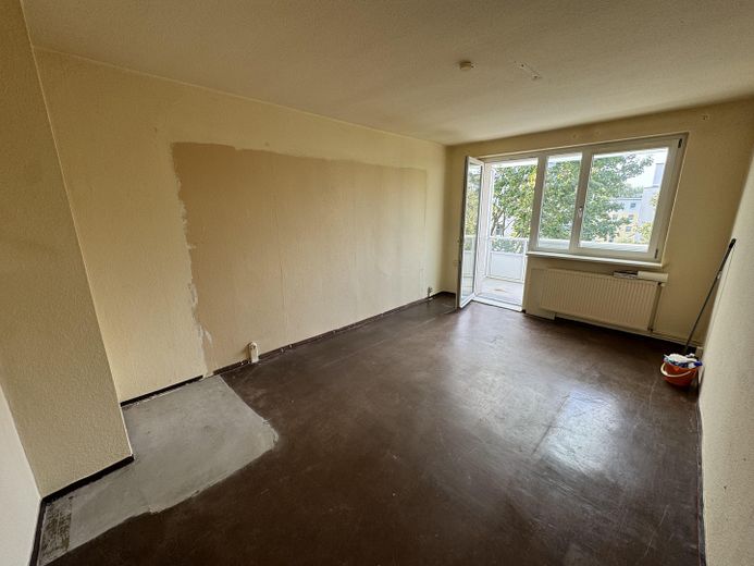 Wohnzimmer (unsanierte Wg.)