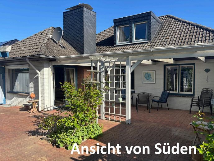 Architektenhaus in ruhigem Wohnviertel für Familie mit HomeOffice – Ansicht von Süden
