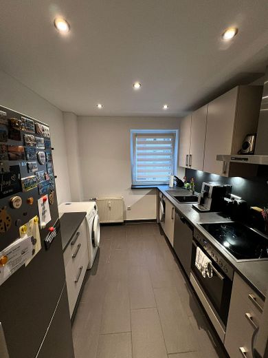 Erstbezug nach Sanierung: Helle 3-Zimmer-Wohnung mit Stellplatz& Keller – sofort bezugsfrei – Küche.2_alt