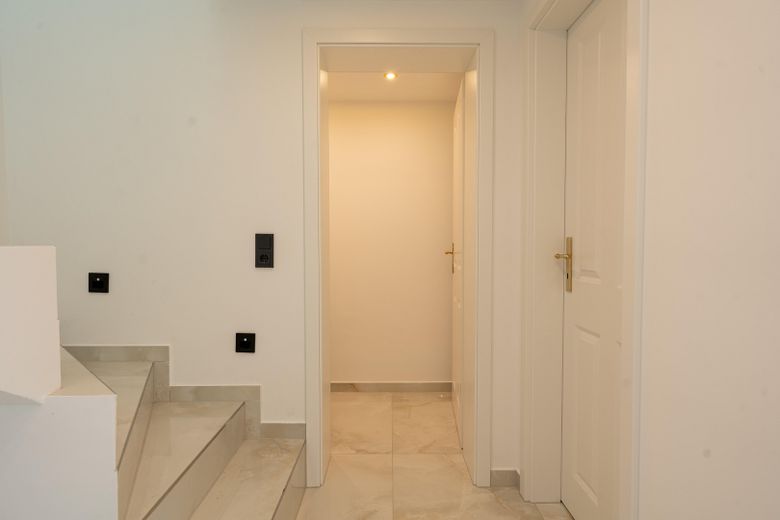 De particulier : Emplacement privilégié Waldweg. Construit en 2017. Rénové avec des matériaux de qualité. Entrée indépendante, jacuzzi, îlot de cuisson, et bien plus encore. – Photo 15