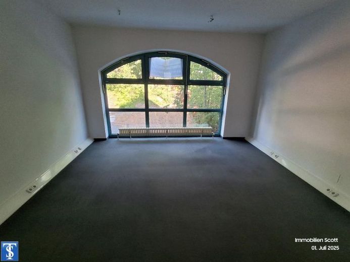 Geräumiges und zentral gelegenes Büro in Plauen zu vermieten – Foto 1
