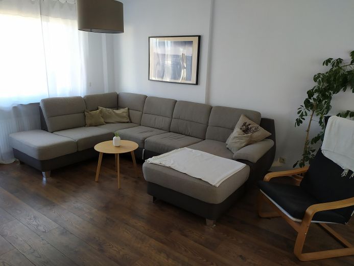 Wynajęte mieszkanie 3-pokojowe w Hasselroth – Wohnzimmer
