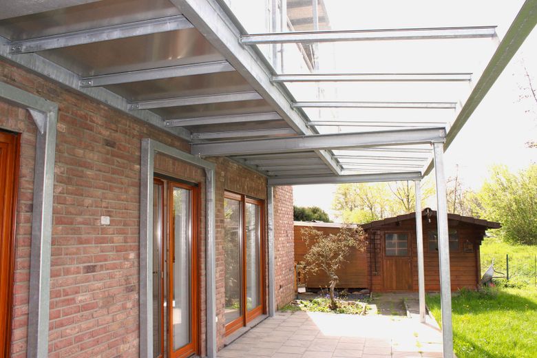 Barrierefreie Erdgeschosswohnung mit großem Garten & Terrasse in Wesseling-Keldenich – Überdachte Terrasse