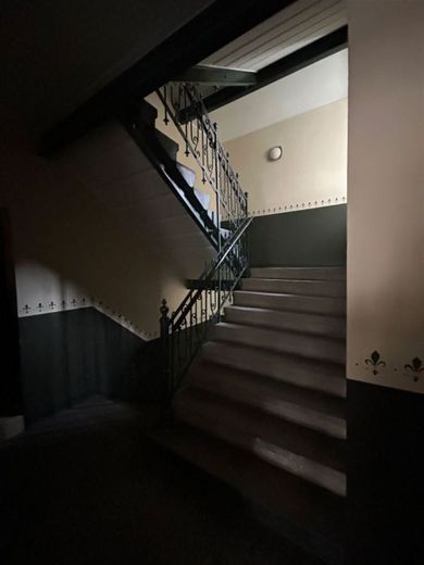 Kompakte DG 3-Zimmer mit Aufzug, Laminat, Dachbalkon und Eckwanne in guter Lage! – IMG_8632