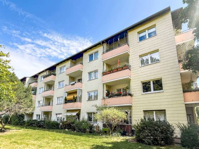 Kapitalanlage: Vermietete 3,5 -Zimmer-Wohnung im Erdgeschoss mit Balkon, JNKM: ca. 14.640 € – Foto 1