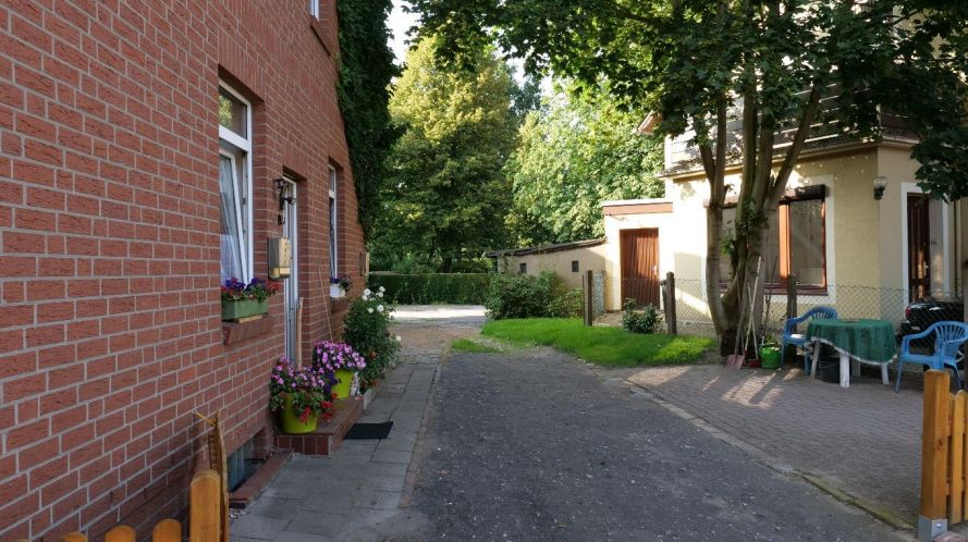 Zugang zum hinteren Grundstück