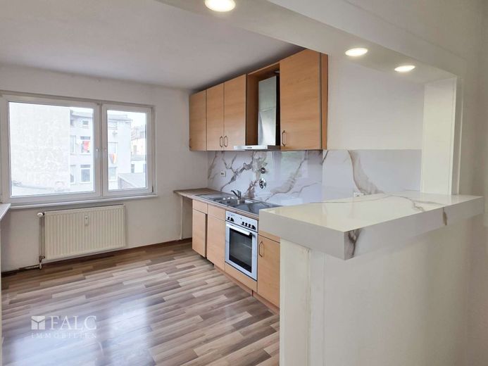 Charmante Stadtwohnung mit Balkon im Herzen von Duisburg-Ruhrort – Küche