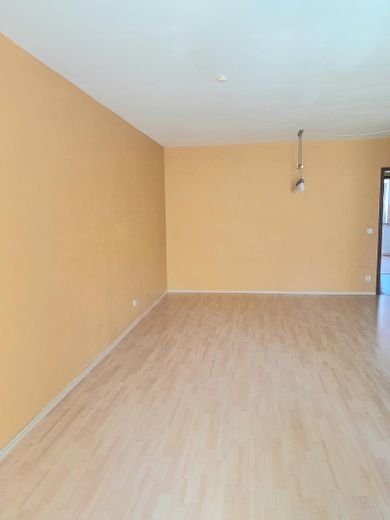 Ruhige, schön geschnittene 3-Zimmerwohnung in bester Lage ohne Provision – Wohnzimmer