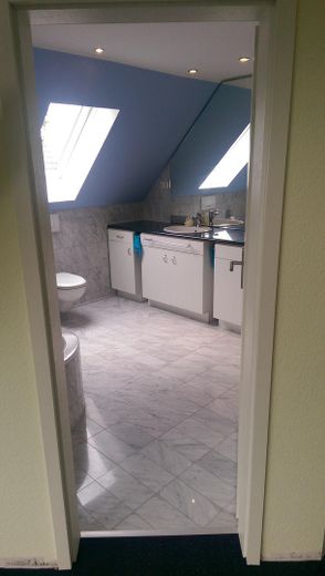 EFH / großer Hausteil mit EBK, Kamin, 2 Terrassen und traumhaftem Garten in direkter Seenähe 🌊 – Bad OG