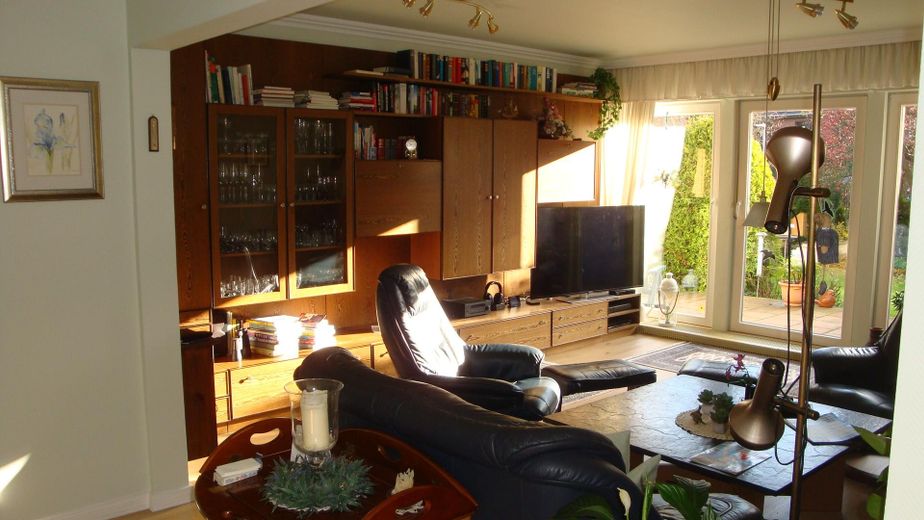 2 FAM-Haus, Heiligenhafen gute Lage, Niedrigenergie, grundsaniert, gehobene Ausstattung – EG Wohnzimmer Terrassenblick