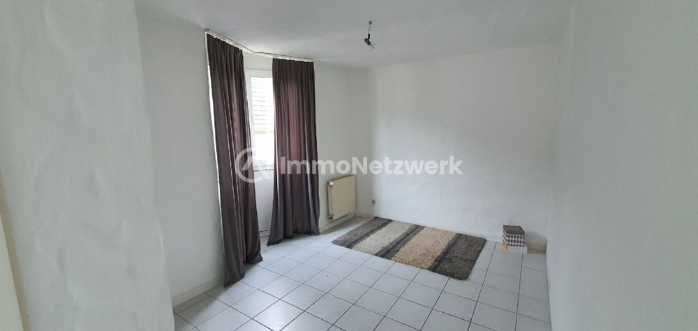 TOP***Im Zentrum von Kerpen junges 4 Familienhaus mit 4 Garagen Baujahr 1993***NEU – Wohnung links