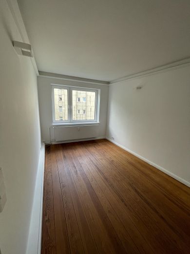 Merkezi konumda aydınlık 2,5 odalı daire – Fotoğraf 4