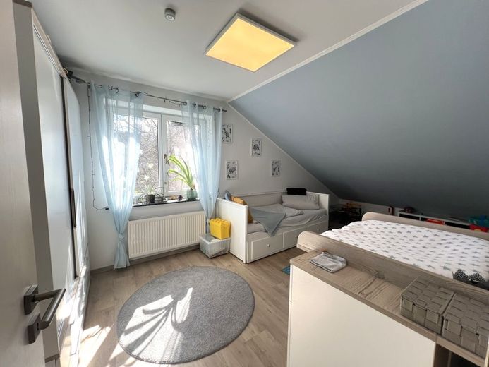 3-4 Zi. Maisonettewohnung mit Balkon, Garage und Garten in naturnaher Lage in Wuppertal-Beyenburg – Kinderzimmer