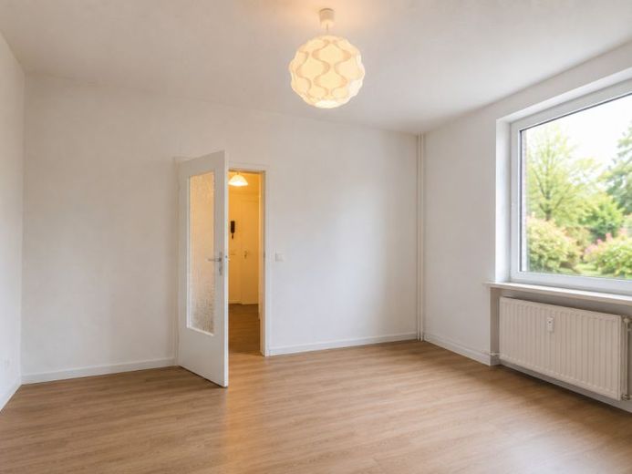 Drosselweg : appartement rénové de 2 pièces, cuisine intégrée neuve incluse – Photo 1