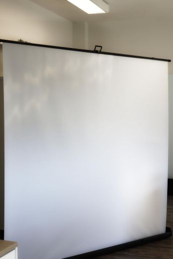 White Screen + Beamer