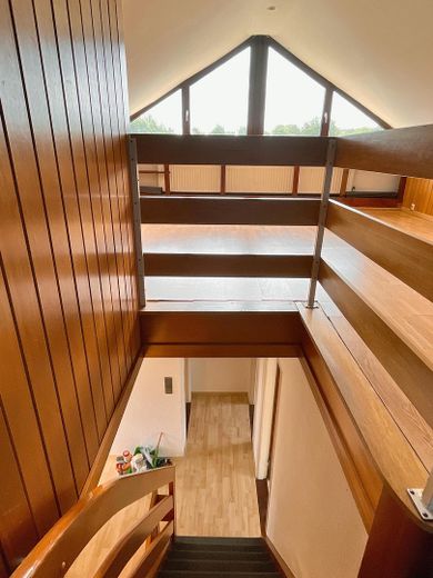 Gepflegtes Reihenendhaus mit Garten in Bremen-Huchting – Treppe DG