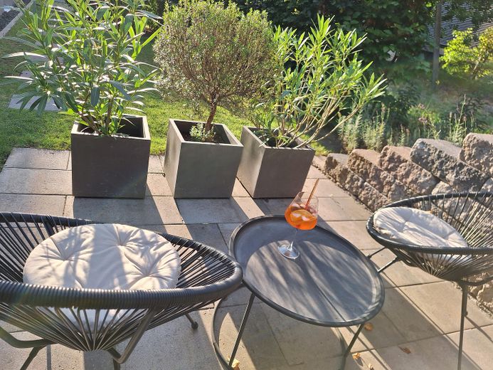 kleine Terrasse und Garten 