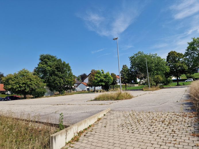 Gewerbehalle 5 Euro pro Quadratmeter,  Teilbar ab 500 Quadratmeter möglich – Stellplätze gepflastert