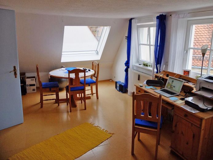 Attraktive & helle DG Wohnung - TOP LAGE in der Altstadt - Provisionsfrei – Wohnen und Essen