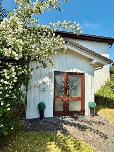 Zweifamilienhaus mit 2 sep. Wohneinheiten | Mögl. Anlageobjekt – Eingang Wohnung UG
