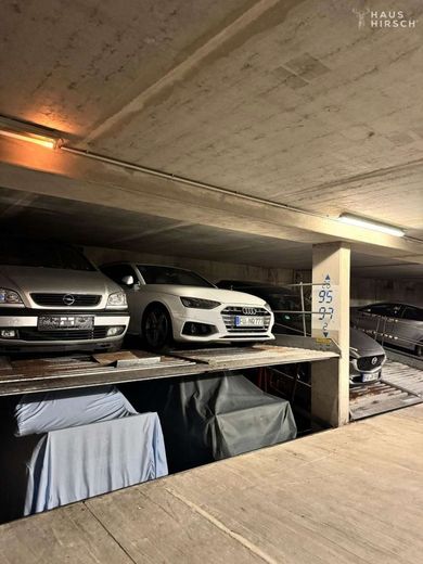 Zentral, hell &amp; gut geschnitten: 3-Zimmer-Wohnung mit Lift &amp; TG in der Fürther Südstadt – TG-Stellplatz