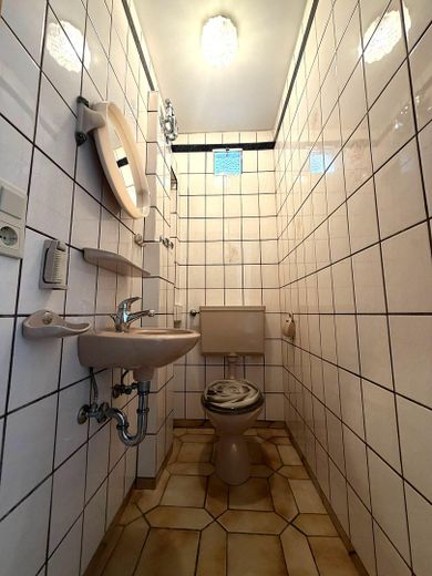 Großes Architektenhaus inkl. Garage u. Garten * in Altlußheim – Gäste-WC