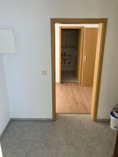 Großzügige 2-Zimmer mit Laminat und offener Küche in ruhiger Lage! – PHOTO-2022-06-17-13-01-39_7